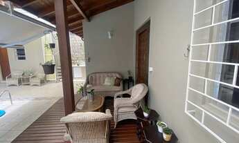 Imagem 2: Venda, 176m2, Casa Principal Com 2 Suítes, Espaço Gourmet e Piscina, Sistema de Energia S