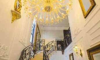 Imagem 7: Casa Neoclássica mobiliada com 4 suítes e 4 vagas de garagem em condomínio fechado no bair