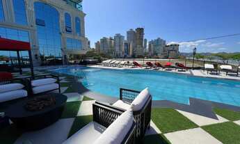 Imagem 5: Apartamento frente mar com 4 suítes e 4 vagas de garagem em Meia Praia - Itapema/SC