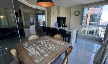 Imagem 2: Apartamento frente mar com 3 suítes e 3 vagas de garagem em Meia Praia - Itapema/SC