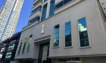 Imagem 3: Apartamento frente mar com 3 suítes e 3 vagas de garagem em Meia Praia - Itapema/SC