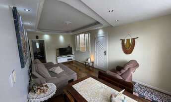 Imagem: Casa à Venda, 340m², 4 D (2 suítes)