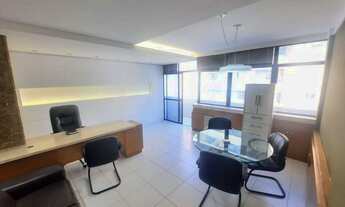 Imagem 2: Sala Comercial à Venda, 81,8 m2, 2 ambientes com sacada, 2 bwc, garagem, Centro, Florianóp