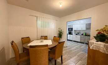 Imagem 3: Casa com 7 dormitórios sendo 3 suítes e 3 vagas de garagem, a 350 metros da Praia em Penha