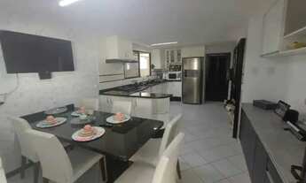 Imagem 4: Ampla casa com 4 suítes e 4 vagas de garage, piscina e área de festa espaçosa - Fazendinha