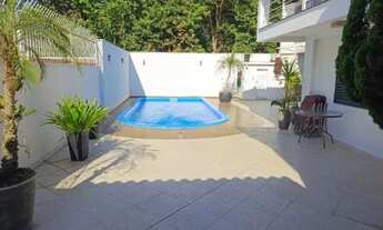 Imagem 2: Ampla casa com 4 suítes e 4 vagas de garage, piscina e área de festa espaçosa - Fazendinha