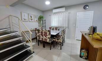 Imagem 2: Casa geminada com 3 dormitórios sendo 1 suíte no bairro Pirabeiraba em Joinville