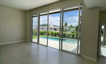 Imagem 5: Casa nova com 4 suítes e 4 vagas privativas de garagem em condomínio fechado em Camboriú/S