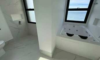 Imagem 2: Apartamento com 4 suítes sendo 1 master e 3 vagas de garagem em Meia Praia - Itapema/SC