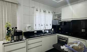 Imagem 4: Sobrado com 4 dormitórios amplos sendo 1 suíte e 4 vagas - Bom Retiro, Joinville/SC