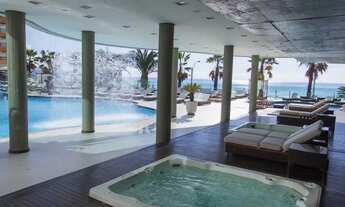 Imagem 3: Apartamento mobiliado com 4 suítes e 3 vagas de garagem na Meia Praia em Itapema