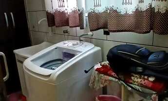 Imagem 3: Casa com 3 dormitórios sendo 1 suíte e 2 vagas de garagem na Adhemar Garcia em Joinville/S