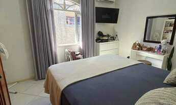 Imagem 2: Casa com 3 dormitórios e 4 vagas sendo 2 cobertas - Floresta