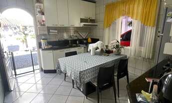 Imagem 6: Casa com 3 dormitórios e 4 vagas sendo 2 cobertas - Floresta