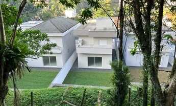 Imagem 3: Casa com 4 dormitórios sendo 2 suítes 3 vagas de garagem no bairro Glória em Joinville