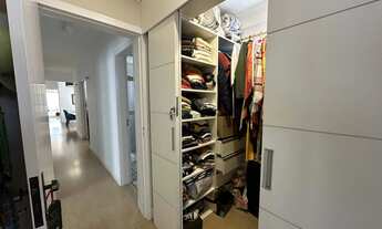 Imagem 2: Apartamento mobiliado vista mar com 3 dormitórios sendo 2 suítes e 2 vagas, na Barra Sul-B