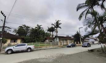 Imagem 2: Casa com 3 dormitórios sendo 1 suíte e 2 vagas de garagem no bairro Vila Nova em Joinville