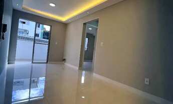 Imagem 2: Apartamento reformado com 2 dormitórios e 1 vaga em condomínio - Camboriú/SC