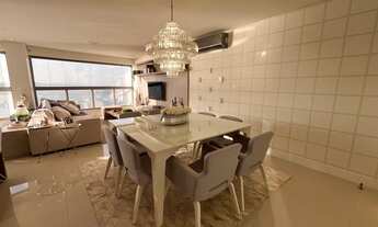 Imagem 3: Frente mar mobiliado com 4 suítes sendo 1 master e 3 vagas de garagem em Balneário Cambori