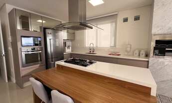 Imagem 4: Frente mar mobiliado com 4 suítes sendo 1 master e 3 vagas de garagem em Balneário Cambori