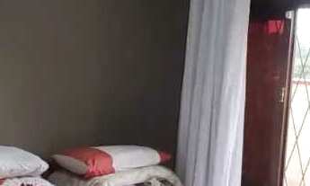 Imagem 3: Casa mobiliada com 2 dormitórios e 2 vagas de garagem no bairro Floresta em Joinville