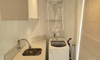 Imagem 2: Apartamento quadra mar com 3 dormitórios sendo 1 suíte e 1 vaga em Meia Praia - Itapema/SC