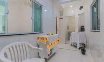 Imagem 6: Casa com 3 suítes e 2 vagas de garagem no Centro de Balneário Camboriú