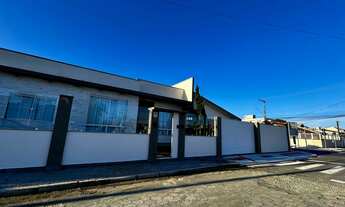 Imagem 4: Casa com 3 dormitórios sendo 1 suíte e 2 vagas de garagem no Centro de Navegantes/SC