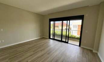 Imagem 6: Casa de alto padrão com 4 dormitórios sendo 3 suítes e 4 vagas de garagem em Camboriú/SC