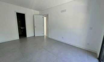 Imagem 3: Apartamento com 3 dormitórios sendo 3 suítes e 4 vagas no bairro Cacupé em Florianópolis/S