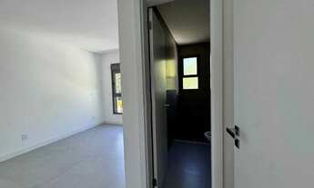 Imagem 7: Apartamento com 3 dormitórios sendo 3 suítes e 4 vagas no bairro Cacupé em Florianópolis/S