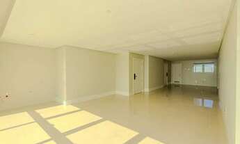 Imagem 2: Apartamento com 4 dormitórios sendo 2 suítes e 4 vagas de garagem em Balneário Camboriú