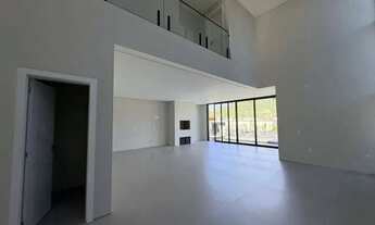 Imagem 4: Casa alto padrão em condomínio com 4 suítes e 4 vagas de garagem em Camboriú/SC