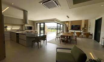 Imagem 7: Casa alto padrão em condomínio fechado, 4 suítes sendo 1 master e 4 vagas, em Camboriú/SC