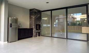 Imagem 2: Casa com 4 suítes sendo 1 master e 4 vagas de garagem - Campeche em Florianópolis/SC