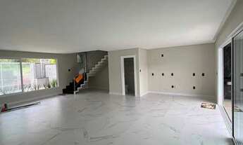 Imagem 3: Sobrado com 3 dormitórios sendo 2 suítes e 1 master e 2 vagas de garagem, Camboriú/SC