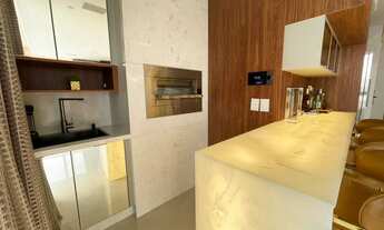 Imagem 2: Apartamento alto padrão frente mar com 4 suítes e 3 vagas de garagem - Av. Atlântica/SC