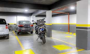 Imagem 2: Apartamento semi-mobiliado com 2 suítes e 2 vagas de garagem na Praia dos Amores