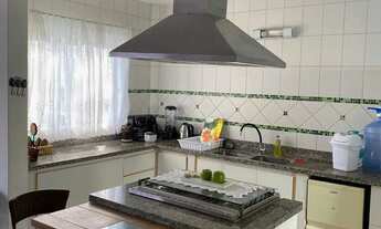 Imagem 6: Casa com 4 dormitórios sendo 3 suítes e 4 vagas de garagem, a 200m do mar em Bombinhas/SC