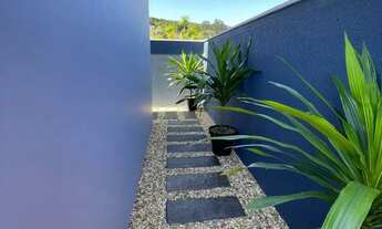 Imagem 2: Casa alto padrão 3 dormitórios sendo 1 suíte e 2 vagas de garagem em Palhoça/SC