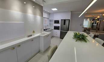 Imagem 2: Apartamento com 3 dormitórios sendo 3 suítes e 2 vagas de garagem em Itapema/SC