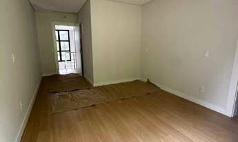 Imagem 2: Casa com 3 dormitórios sendo 3 suítes e 2 vagas de garagem em Joinville/SC