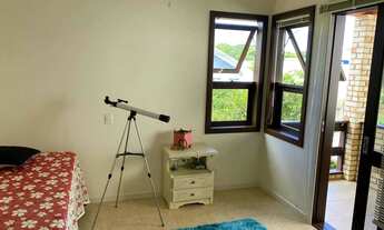 Imagem 7: Lindo sobrado com 4 dormitórios sendo 2 suítes, 2 vagas de garagem em Bombinhas