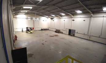 Imagem: Terreno de 4.500m² com galpão, de frente