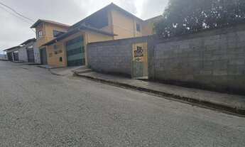 Imagem 2: Casa Familiar com 3 Quartos, Suíte e Área de Convívio Ampliada