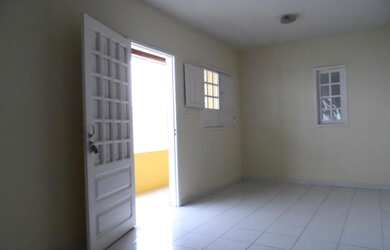 Imagem 4: Casa de 4 quartos, Próximo Supermercado Leão, Piedade