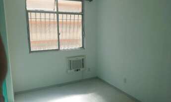 Imagem 6: Ótima localização, apto 2 qtos com garagem, arejado. Condução, comércio e colégios no ento