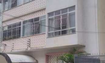 Imagem: Icaraí, ao lado de todo comercio, rua fechada