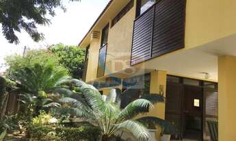 Imagem: Próxima ao Quartel do CPOR