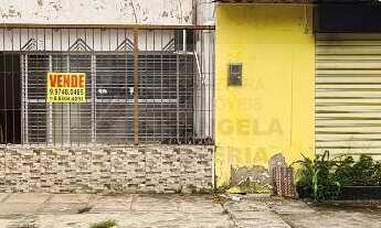 Imagem: Casa com piscina em casa caiada